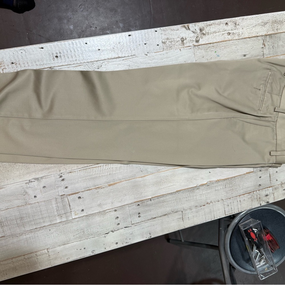 Dockers Men's Khaki Chinos